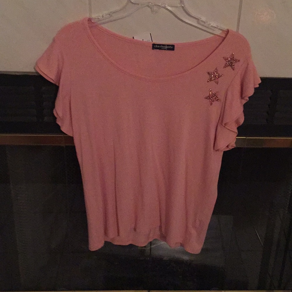 Peachy star top; loose carefree capped sleeves.
